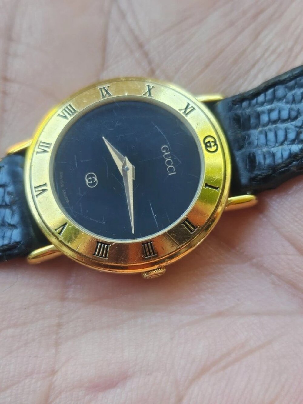 Vintage Gucci Women Wristwatch Gold Tone Case Swiss Made Analog Watch Auth - Picture 2 of 12